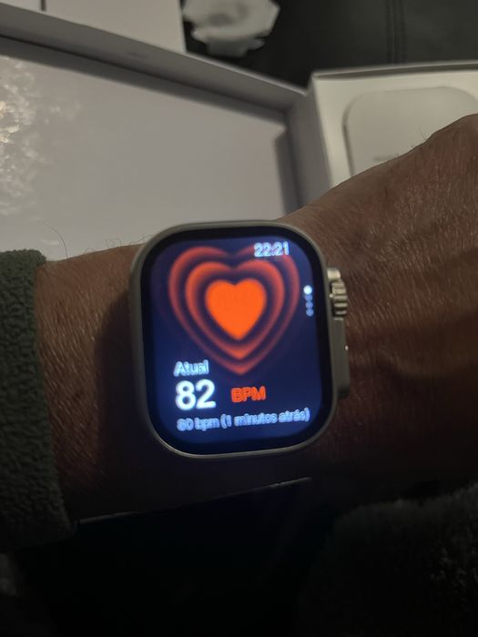 Relógio ultra novo na caixa