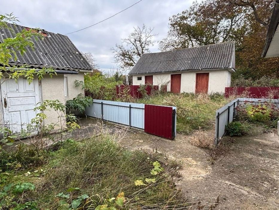 Продам будинок неподалік міста