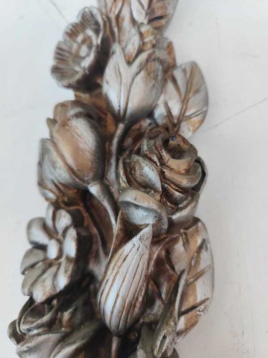 Peça decorativa com arranjo floral