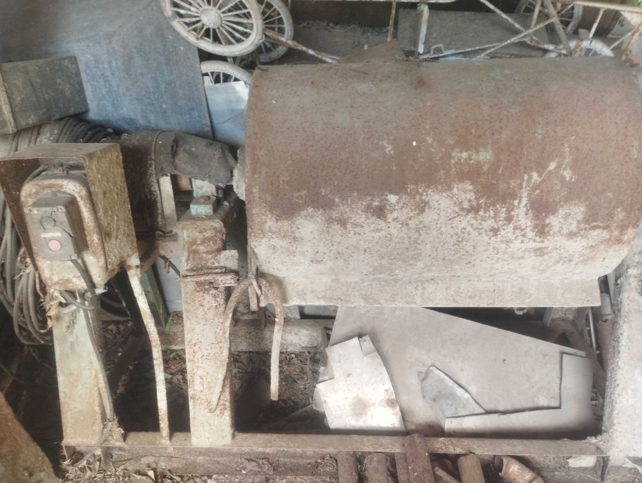 Продам бетономішалку шнекову 3 фазну в робочому стані