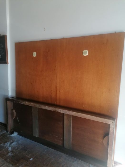 Roupeiro em madeira com 3 portas