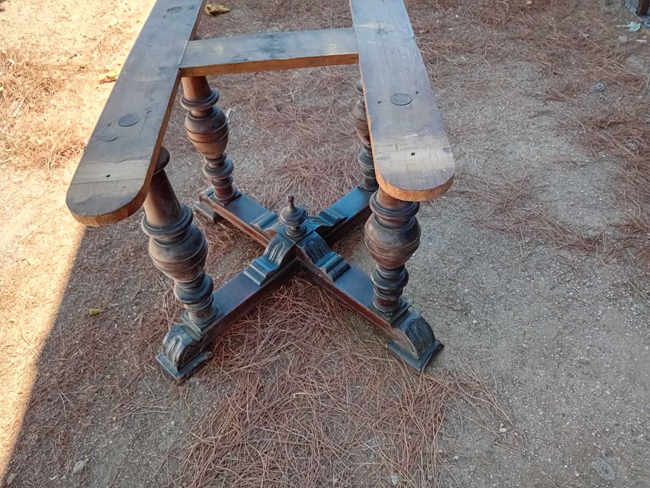 Mesa de casa de jantar muito antiga