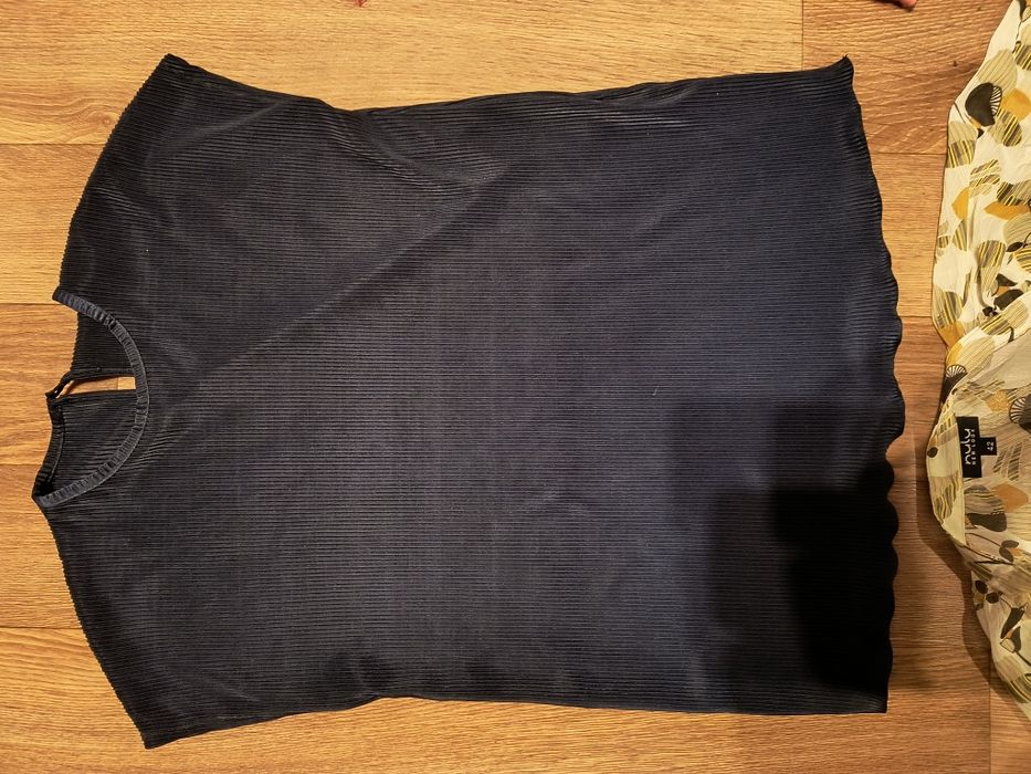 Безкоштовно віддам жіночий одяг S /М