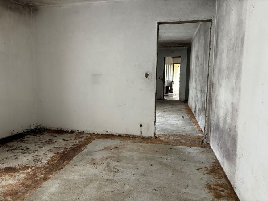 Moradia 2 pisos com terreno no centro da Lousã - 100 metros da estação de Metro