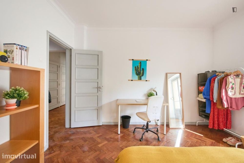 Quarto - localizado em Arroios Lisbon