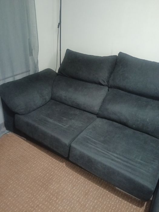 Sofá com Chaise Lounge e arrumação