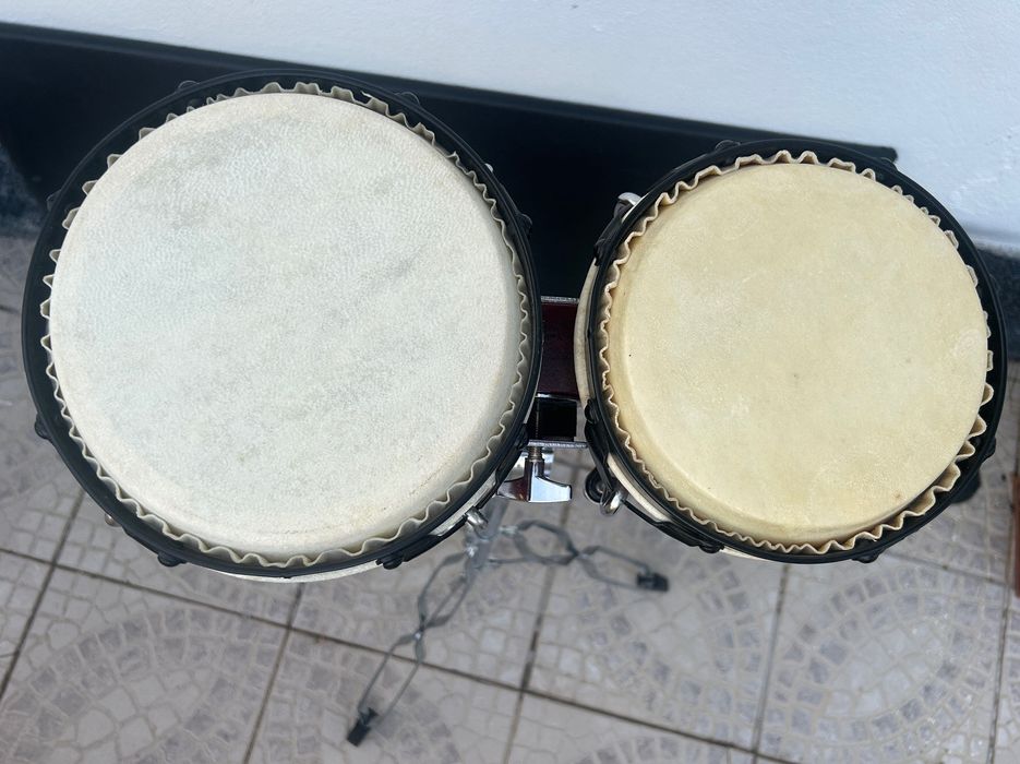 Set de Kongas + Tripé com suporte acolchoado