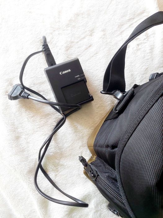 Máquina fotográfica Canon EOS 1300D + extras - Alcabideche - Cascais