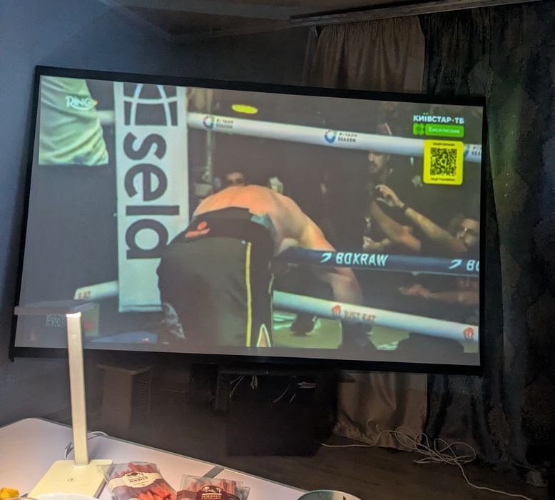 Потужний жорсткий екран для проєктора 104" (225х140 см) (Термiново)