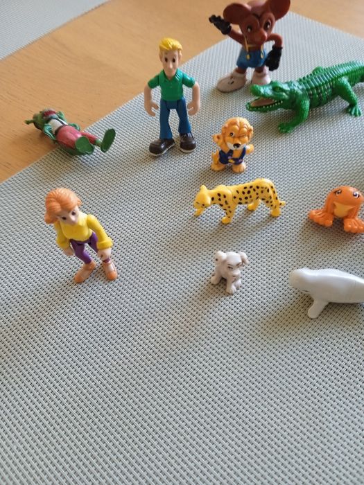 Zabawki figurki różne zwierzątka