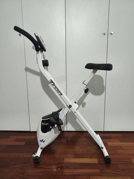 Bicicleta estática dobrável