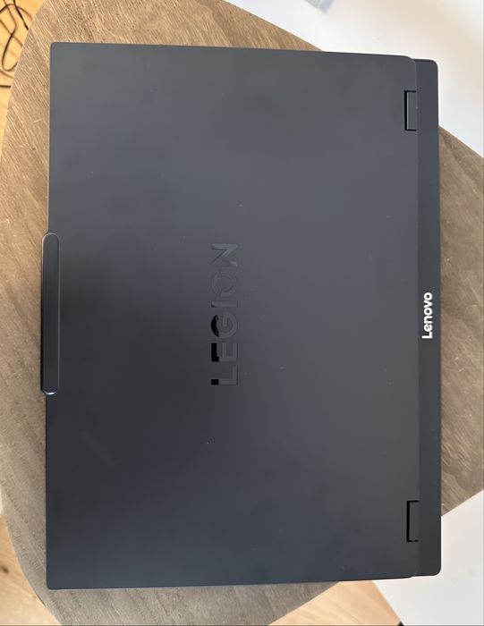 Lenovo legion 5 15AHP10