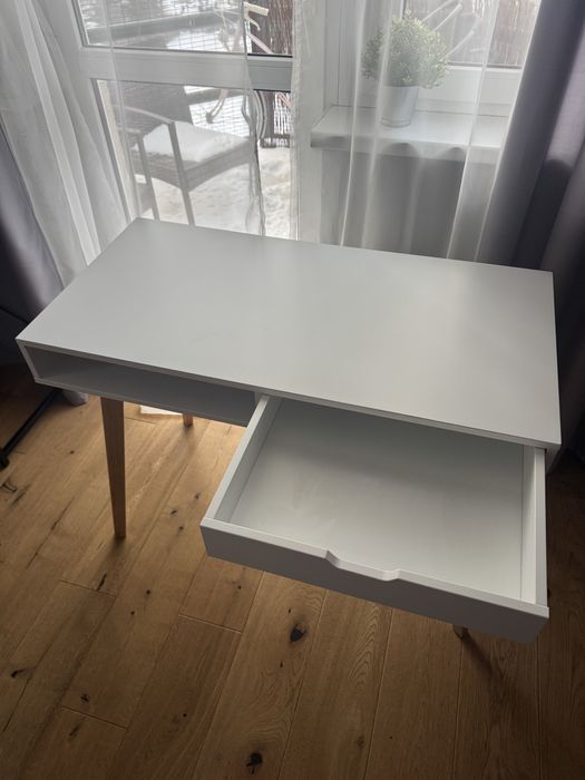 Białe biurko jysk