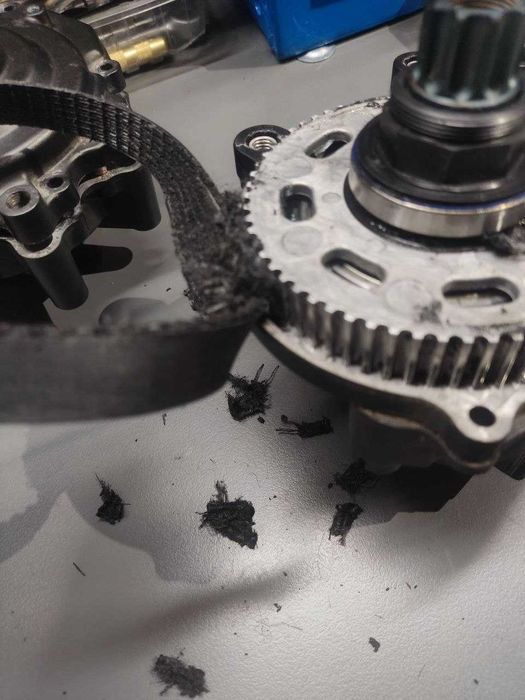 Wymiana paska w silniku BROSE Mag lub Alu