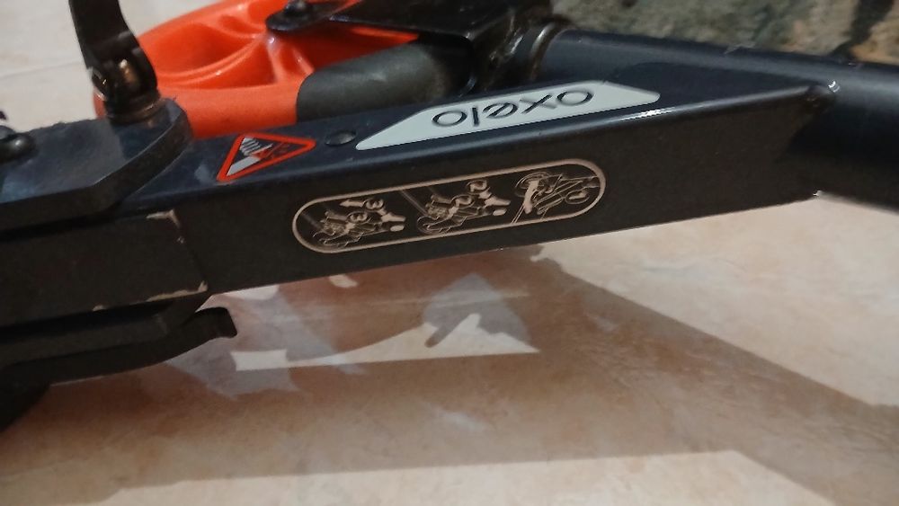 Trotineta- cor laranja e preto para criança