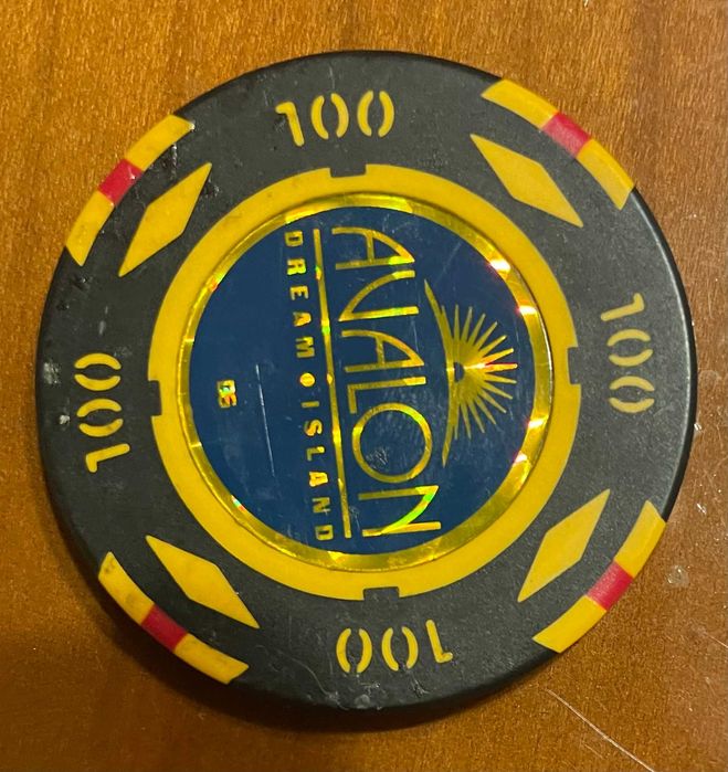 Фишка казино Авалон 100.