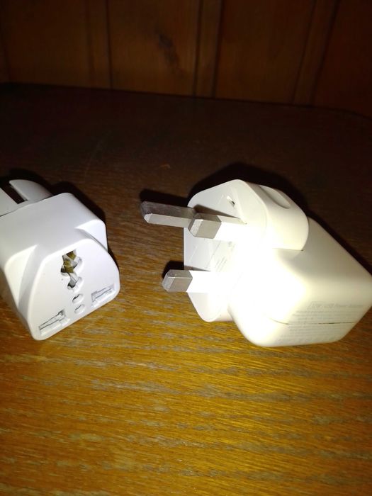 Продам зарядку для телефона на 12w оригинал