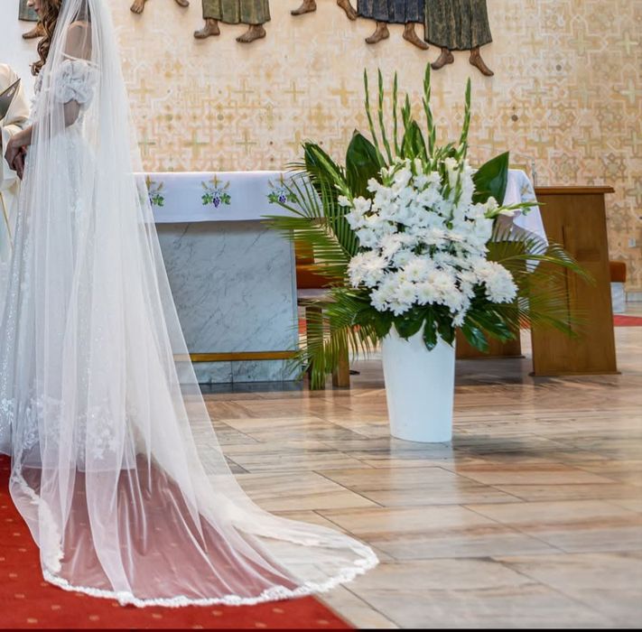 Piękny welon katedralny