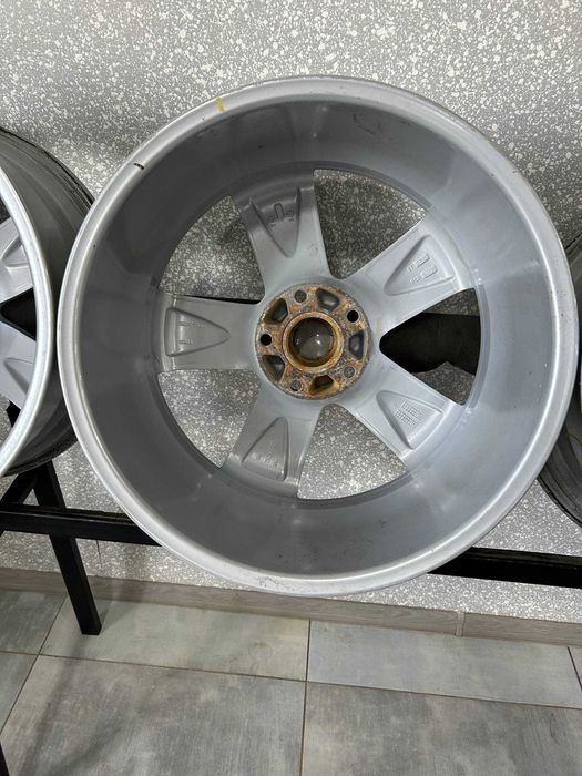 Диски BMW 5/120 R19 8,5J ET35 Dia 72.6