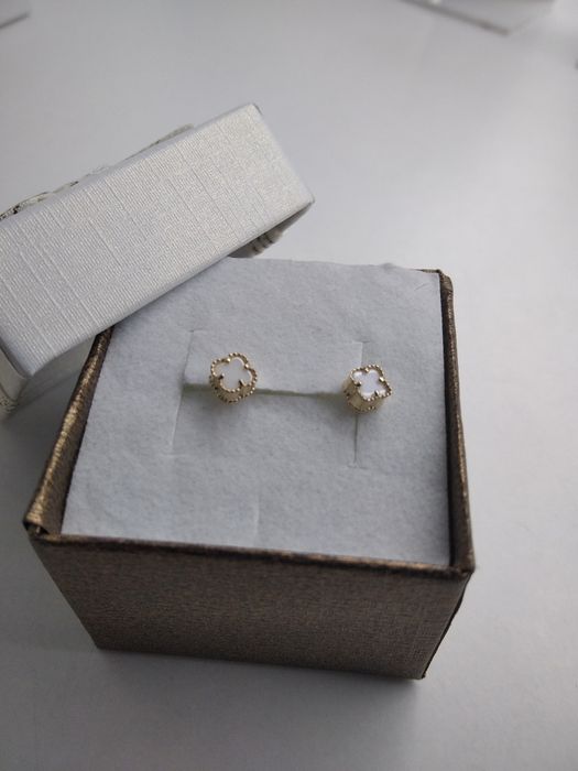 Złote kolczyki wkrętki z masą  perłową złoto 585  795