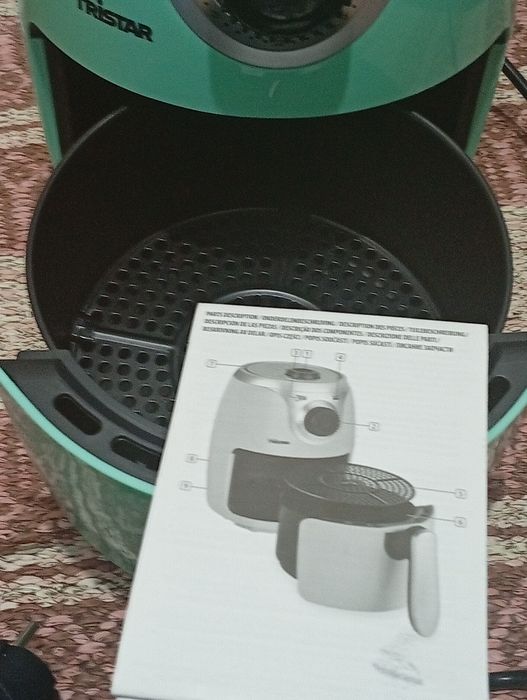 Mini Crispy Frier da Tristar toda nova com manual de instruções