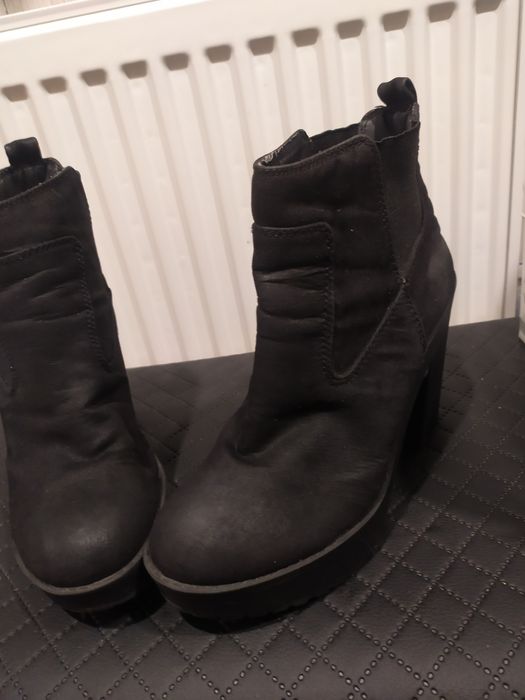 Damskie buty zimowe typu Botki Pull & Bear