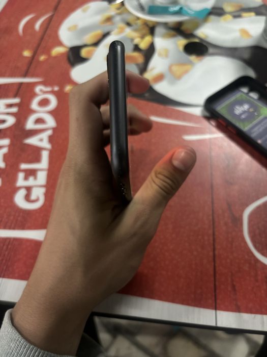 Iphone 11 64g com caixa