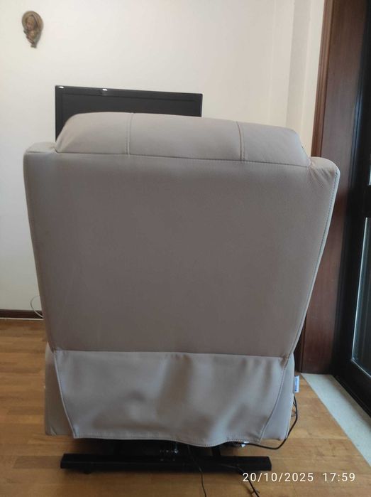 Poltrona Reclinável com Massagem Carminda