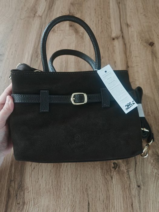 Czekoladowa torebka CASSI z paskiem – elegancka, modna, welurowa