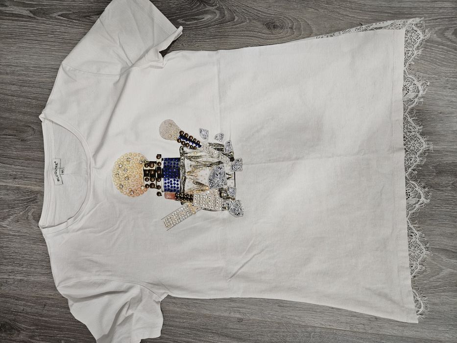 T-shirt com renda a traz