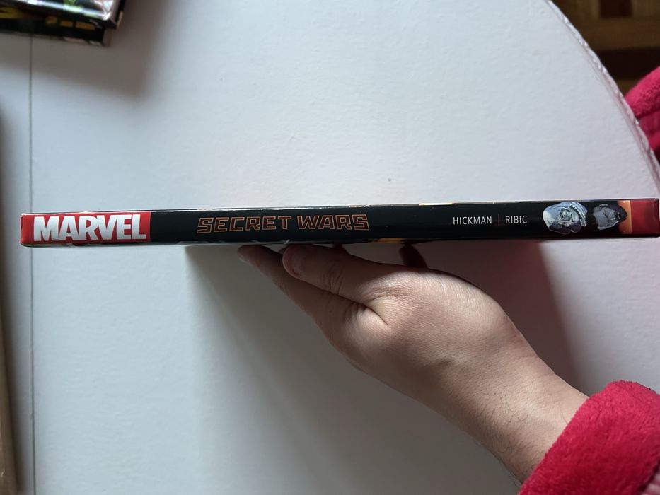Secret Wars (Jonathan Hickman & Esad Ribic) - Marvel (EN)