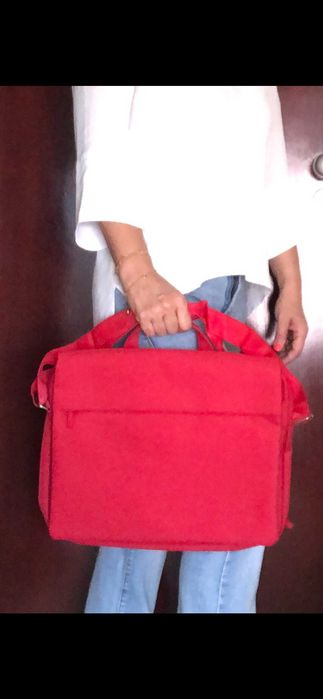 Red Laptop and Document Folder64564064268033120