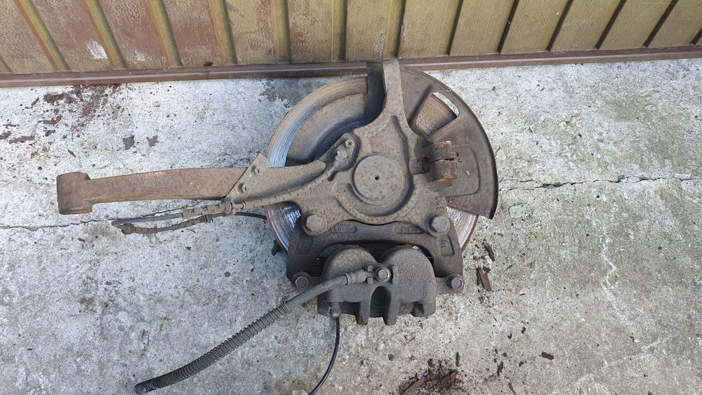 ssangyong rodius 2 ii turismo 13- 2.0 xdi 2wd zwrotnica prawa przednia