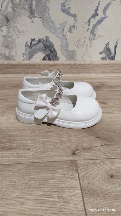 Туфлі дитячі білі