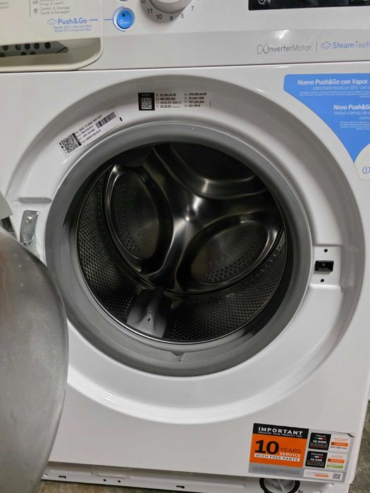 Máquina de Lavar Roupa Indesit 10kg Inverter motor