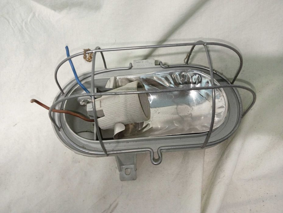 Lampa sufitowa bez klosza