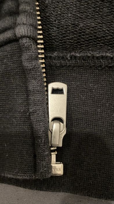 Sweatshirt / Casaco com Capuz Levi’s Preto com Logo em Relevo Laranja – Tamanho XL