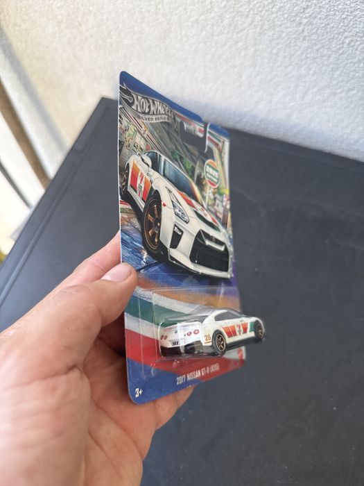 Hot Wheels Nissan GT-R 7-eleven silver series