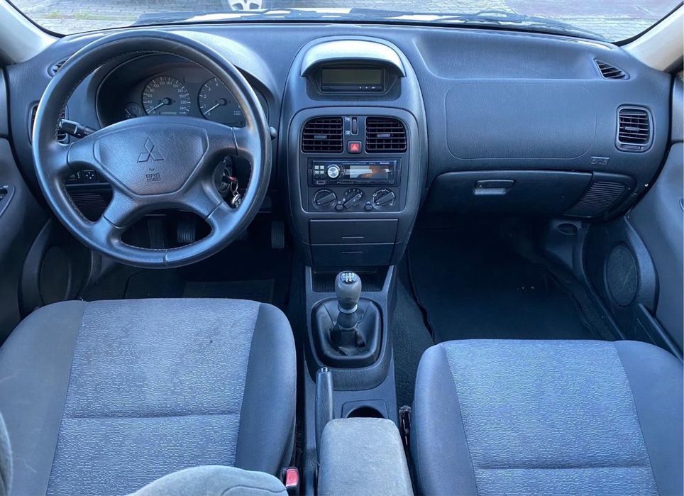 Oportunidade única - Mitsubishi Carisma 1.3