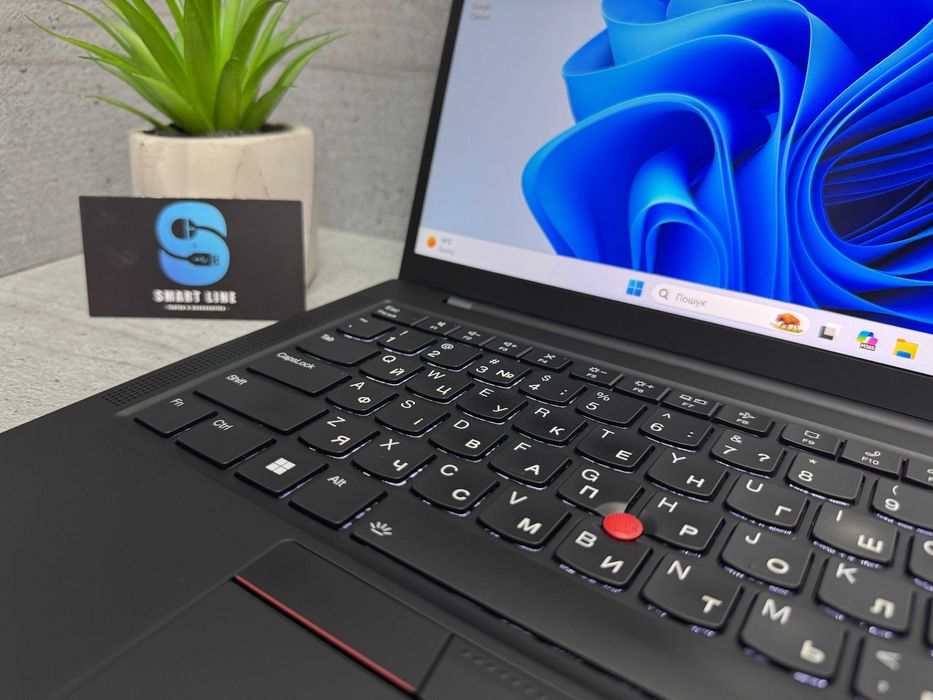 Сенсорний ноутбук Lenovo X1 Carbon Gen 10/i7-1265u/14"/512 ssd/16 ddr5