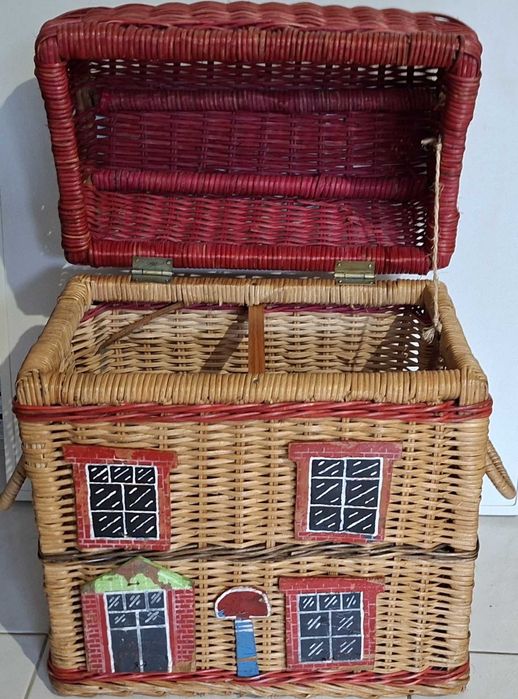 Cesto / Casa para brinquedos, em verga, vintage