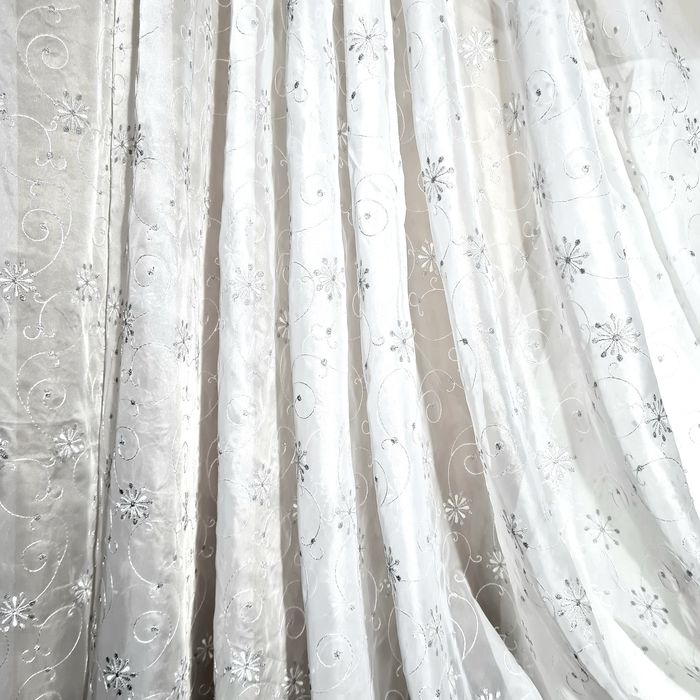 Firana woal haftowany kwiaty biało- srebrne