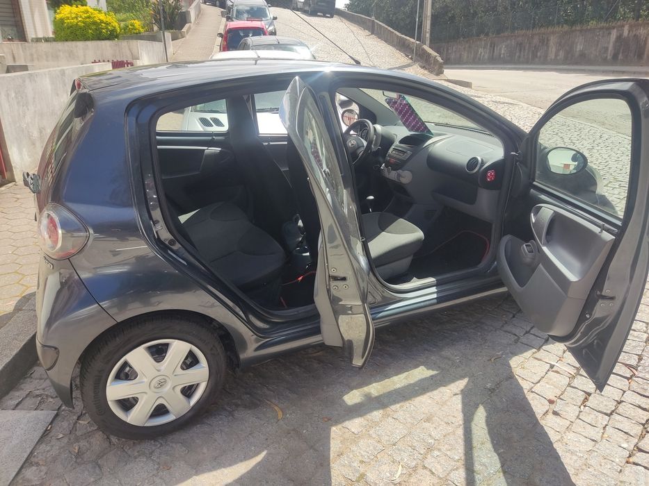 Toyota Aygo caixa automática
