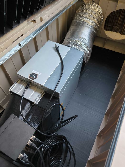 2 MAQ. Antminer S19K Pro 120TH Nova + Ventilador Novo