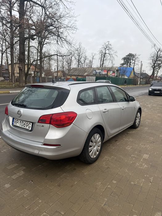 Opel Astra 2013 год 1.7 дизель механика