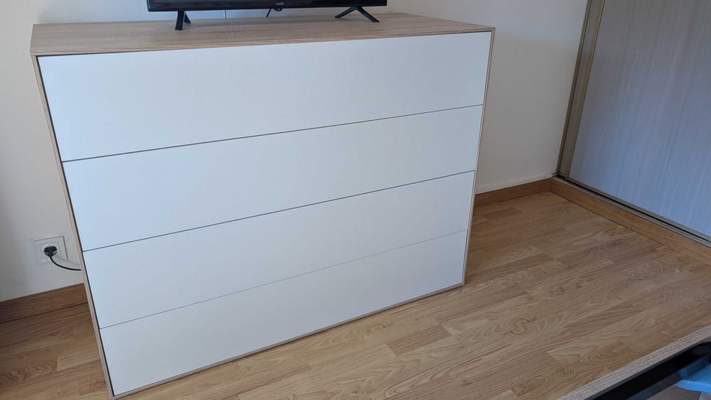 Venda de mobília de quarto de casal.