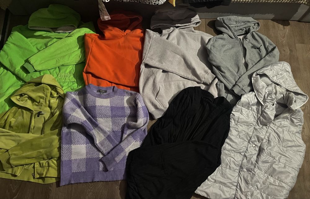 Продам пакет речей жіночих розмір С-М 42-44 штани кофти футболки джинс