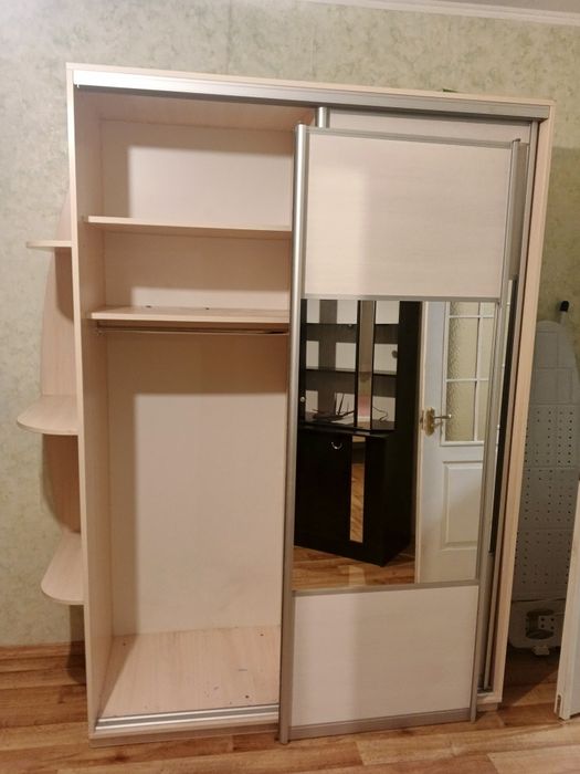 Шкаф купе с зеркалом