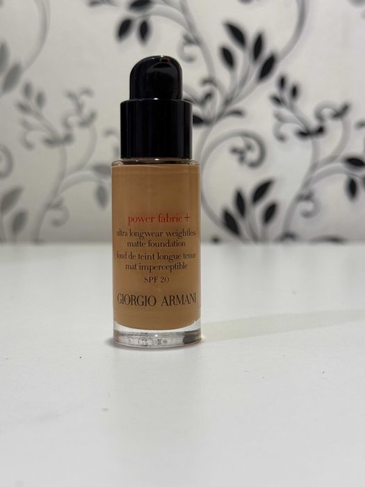 Тональна основа pawer fabric+ Armani