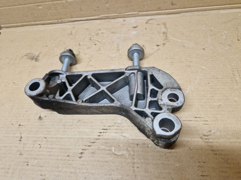 Łapa wspornik podpora poduszki silnika 1.9 2.2 JTS Alfa Romeo 159